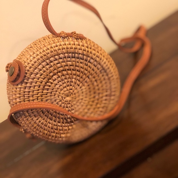 Circular Woven Pocketbook - Picture 2 of 6